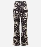 Mono strapless con estampado floral, corte ajustado en el torso y pantalón acampanado.