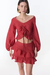 Minifalda celeste con volados, confeccionada en lino italiano.