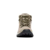 Bota de senderismo Columbia Newton Ridge Plus II, color marrón, con capellada de cuero recubierto de PU, ante y malla. Cuenta con tecnología Omni-Tech™ impermeable y transpirable, entresuela TechLite™ para amortiguación y suela Omni-Grip™ para tracción en todo tipo de terrenos.