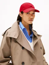 Gorra de béisbol roja de algodón, con logo de Tommy Hilfiger bordado en el frente.