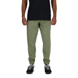 Pantalón de entrenamiento color verde con tecnología de secado rápido NB DRY y bolsillo lateral.