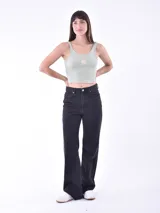Musculosa corta gris de algodón con logo estampado en el pecho.