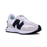 Championes New Balance modelo 327, de estilo retro running, en color blanco con detalles en gris y logo "N" en negro.