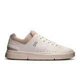 Championes urbanos de cuero sintético color blanco, con detalles en beige y celeste. Diseño minimalista con perforaciones laterales y logo de la marca en el lateral exterior.