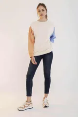 Pantalón de jean skinny color azul oscuro.