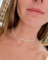 Choker plateado de dos hileras de circones engarzados, estilo tenis.