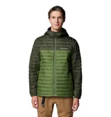 Campera Columbia con capucha, color verde oliva en la parte superior y gris claro en la parte inferior. Cuenta con cierre frontal, bolsillos laterales con cierre y logo de la marca en el pecho.