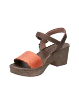 Sandalias de cuero marrón con plataforma de 6 cm y capellada color naranja tejida.