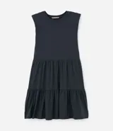 Vestido corto rojo de algodón, corte muscle tee, cuello redondo y volados maria.