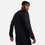 Buzo Nike Tech Fleece negro de corte clásico con cuello redondo y logo pequeño en el pecho.