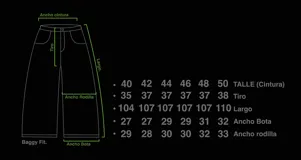 Pantalón jean negro de corte baggy con lavado localizado y aplique bordado en la parte trasera.