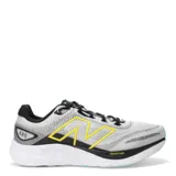 Championes para correr New Balance Fresh Foam 680 V8, color gris con detalles en amarillo y celeste.