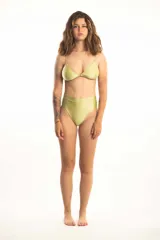 Bombacha de bikini tiro alto color verde oliva.