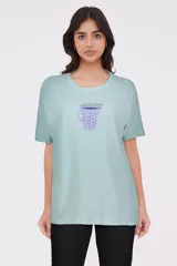 Remera de algodón color menta con estampado colorido de cactus, manga corta y corte ancho.