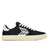 Championes urbanos Cariuma Catiba Pro 2.0, color negro con logo lateral en blanco y suela color crema.