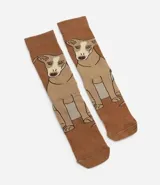Par de medias de caña media color marrón con diseño de perro chihuahua.