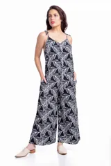 Mono largo de fibrana con estampado de hojas en blanco y negro, breteles finos con lazo y bolsillos laterales.