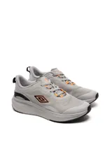 Championes Umbro Impulso, color blanco con detalles en azul y rojo.