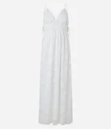 Vestido largo blanco de crepé con breteles finos, busto fruncido y detalle de lazo lateral y en la espalda.