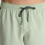 Short de baño verde claro con cintura elástica ajustable con cordón gris.