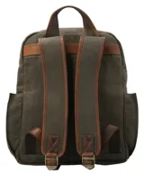 Mochila de canvas encerado color verde oliva con detalles en cuero marrón. Cuenta con un compartimento principal con cierre, múltiples bolsillos con broches imantados y correas ajustables.