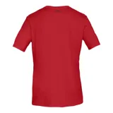 Remera Under Armour negra de corte clásico, con logo y nombre de la marca estampados en gris en el pecho. Confeccionada en tejido Charged Cotton® que se seca rápidamente y tejido elástico en 4 direcciones para mayor movilidad.
