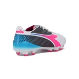 Championes de fútbol Diadora Brasil Elite Veloce, color blanco con detalles en negro, celeste y rosa.