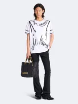 Remera blanca de algodón con estampado de letras en negro con la frase "mon amour" y "je t'aime" y el nombre de la marca Balmain.