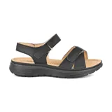 Sandalias bajas color beige con ajuste de velcro en el tobillo y en el empeine.