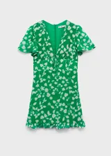 Vestido corto negro con estampado de lunares blancos, escote en V con lazo, mangas cortas y falda con volantes.