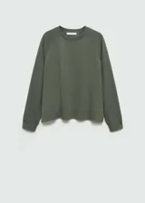 Buzo verde militar de tejido fluido con cuello redondo y mangas largas. Presenta costuras decorativas y diseño recto.