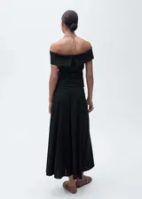 Falda midi negra de tejido de punto circular con cintura elástica y diseño evasé.