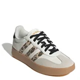 Championes Adidas Barreda color blanco con detalles en animal print y suela color caramelo.