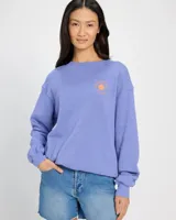 Buzo lila de corte holgado con hombros caídos y estampa frontal con la frase "Brighter Days" en color naranja. Confeccionado en mezcla de algodón y poliéster.