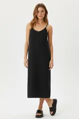 Vestido largo sin mangas de jean, holgado y cuello en v.