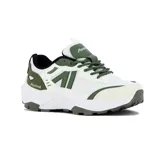 Championes deportivos de hombre Austral modelo Bangkok, color blanco hueso con detalles en verde militar. Presentan una capellada de malla transpirable con superposiciones sintéticas, cordones verdes y suela gruesa con relieve en tonos blanco y gris oscuro.