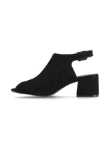 Sandalia tipo botín abierta de color negro, con puntera abierta (peep-toe), taco ancho y bajo, y tira ajustable con hebilla en el tobillo.