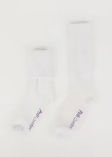 Medias blancas de media caña con felpa, tejido super grueso y puño doble que no aprieta.