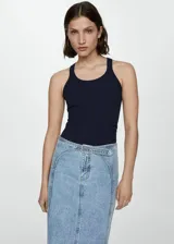 Musculosa azul marino de punto fino con tirantes finos y cuello redondo.