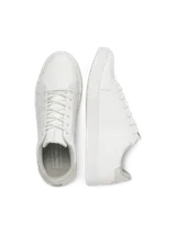 Championes blancos de Jack & Jones, modelo Trent. Confeccionados en poliuretano con forro de malla y suela de goma.