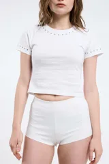 Short de microfibra color blanco con cintura elástica.