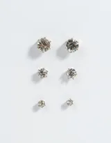 Set de tres pares de aros pasantes plateados con strass de diferentes tamaños.