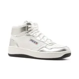Zapatillas deportivas Skechers Sport Court 2.0 Soft Beam de caña alta, color blanco con detalles plateados. Presentan cordones, parte superior de durapiel sintética, plantilla Skechers Air-Cooled Memory Foam y suela de tracción flexible.