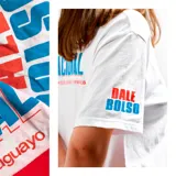 Remera blanca de algodón con estampado de un personaje con piluso en el pecho y estampados en ambas mangas.
