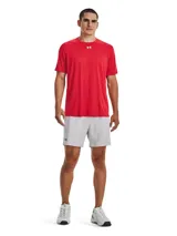 Remera deportiva Under Armour Tech para hombre, color rojo con logo blanco en el pecho. Confeccionada en tejido UA Tech™ de secado rápido y corte holgado.