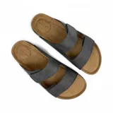 Sandalias grises con doble tira con ajuste de velcro y plantilla de corcho.