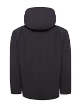 Campera cortaviento negra con capucha desmontable, cierre frontal con broches imantados, cuatro bolsillos frontales con solapa y ajuste en el ruedo.