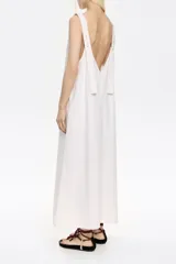 Vestido midi blanco de corte recto con escote en V y tirantes anchos. Confeccionado con al menos 25% de fibras recicladas.