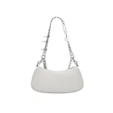 Bolso de hombro blanco de cuero, con correa de cadena plateada adornada con charms de estrellas.