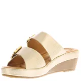 Sandalias de mujer Lady Confort color beige con plataforma y hebillas plateadas.